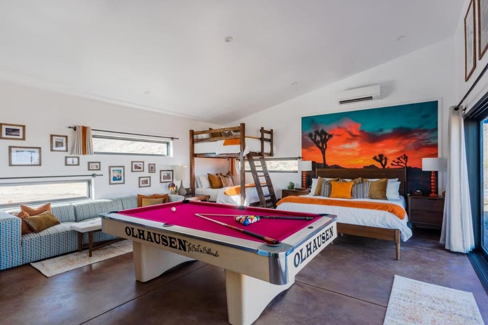 Retro Vibes, Pool, Spa & Game Room House in Twentynine Palms