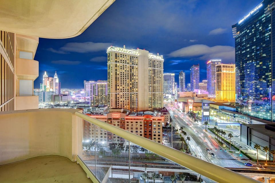 Night, View (from property/room), Balcony/Terrace, City view