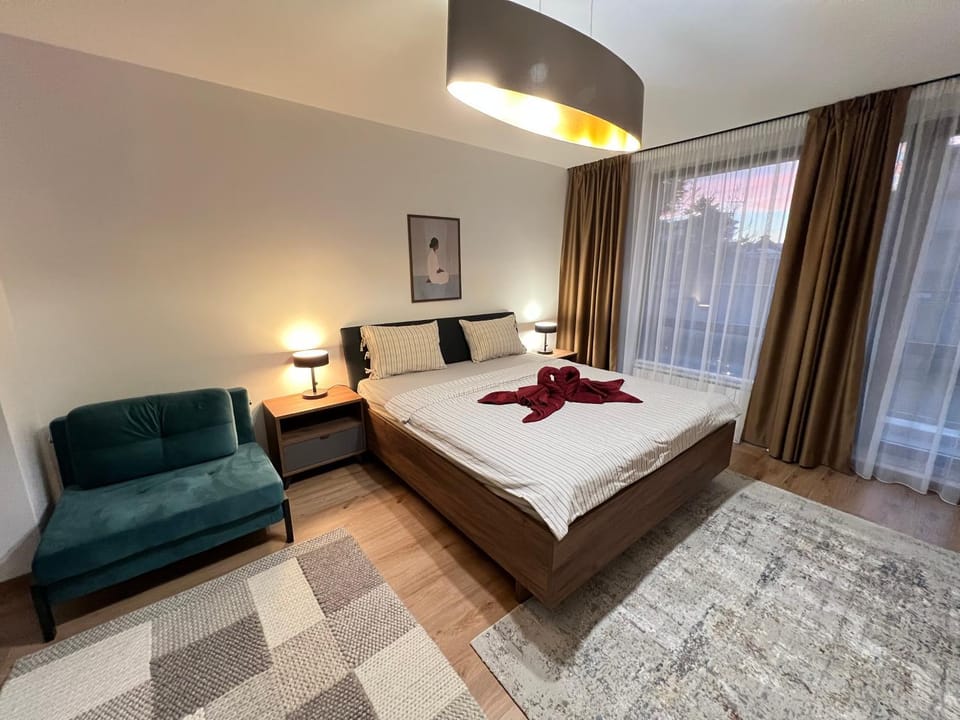 Bed, Bedroom, towels