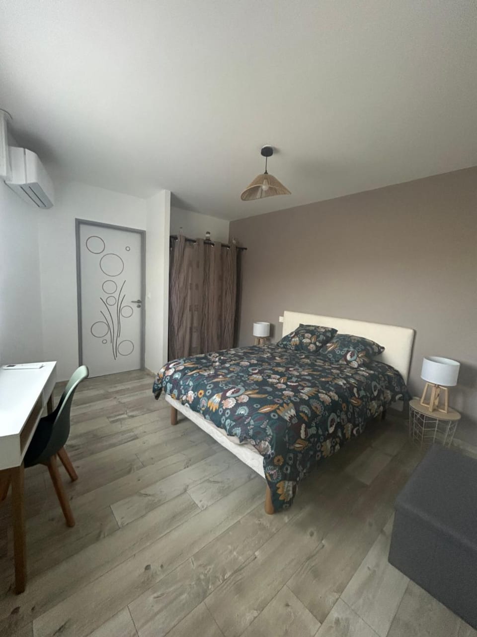 Photo of the whole room