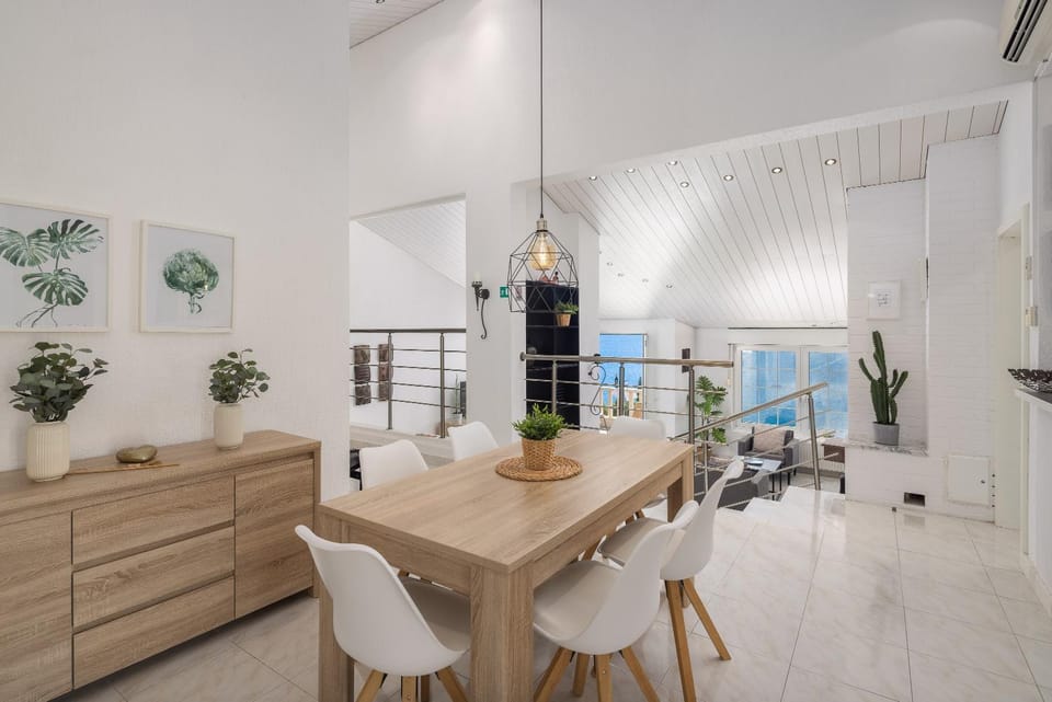 Seating area, Dining area