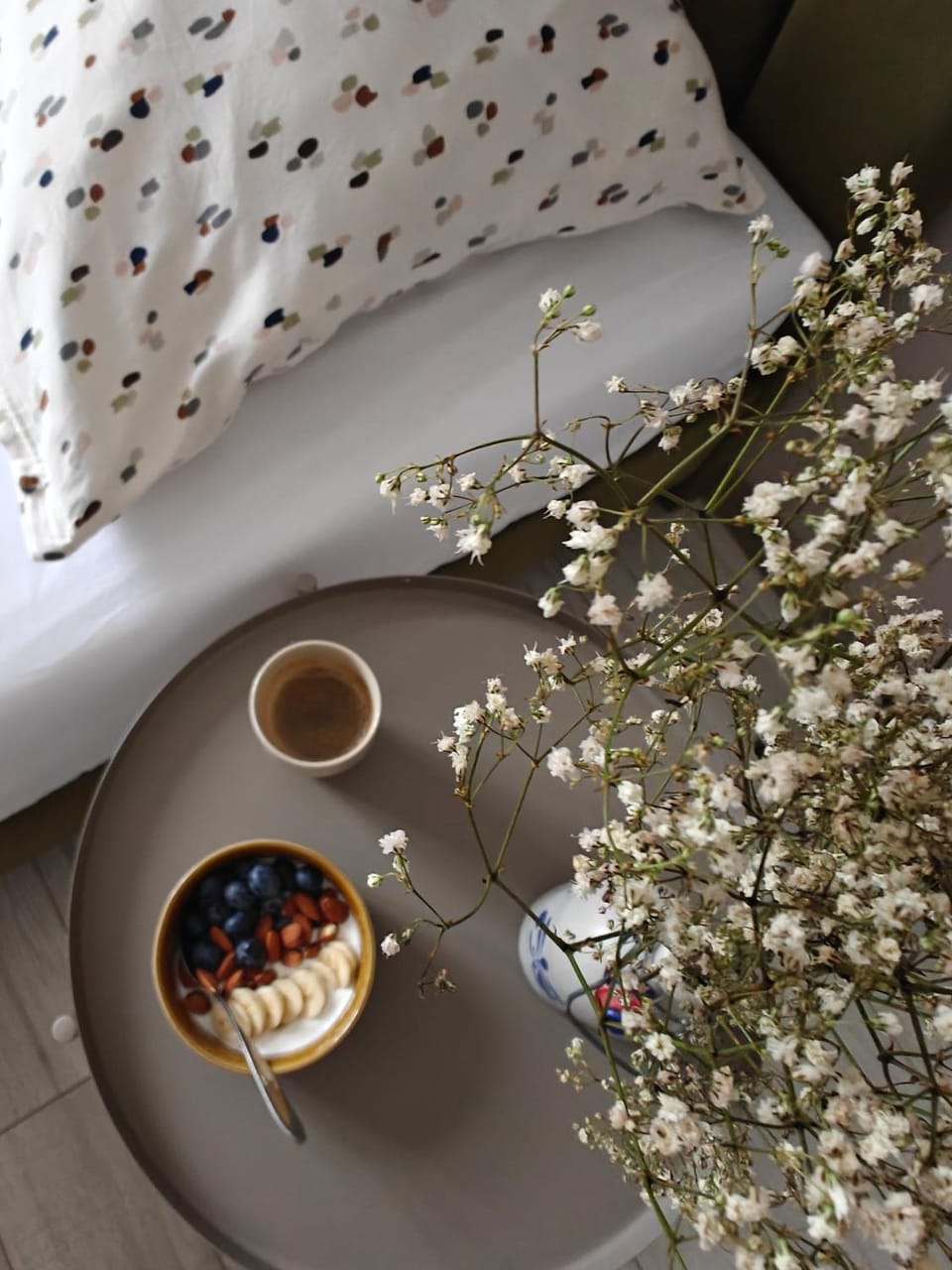 Bedroom, Breakfast