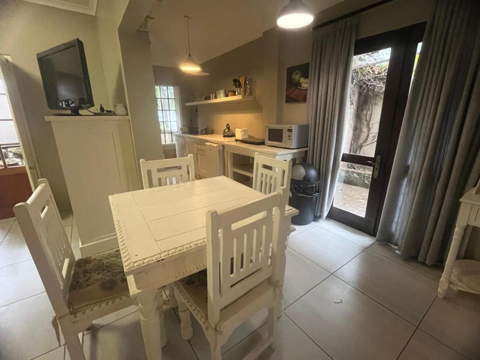 TV and multimedia, Kitchen or kitchenette, Seating area, Dining area, minibar, pet friendly, stove