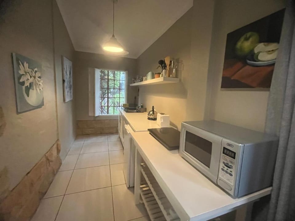 Kitchen or kitchenette, minibar, pet friendly, stove, toaster
