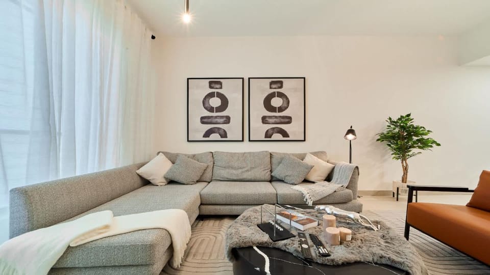 fam Living High Floor Stay in Sulafa Tower Apartment in Dubai