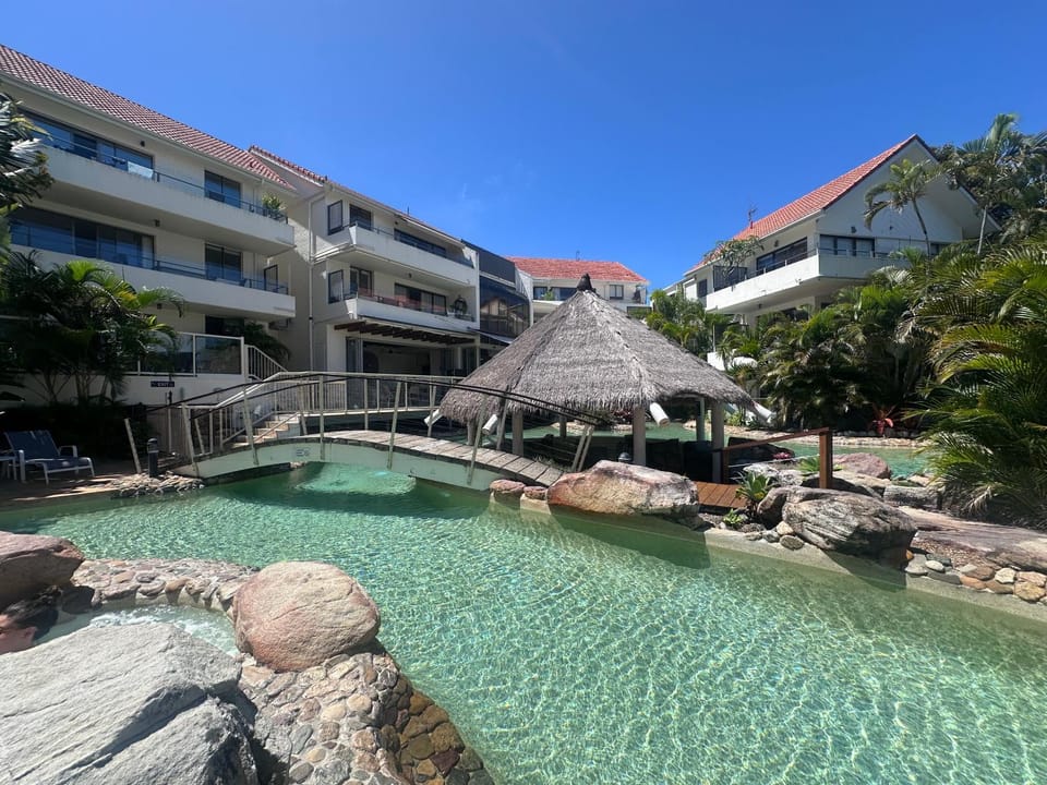 Bright Ocean Horizon Escape Apartment in Noosa Heads