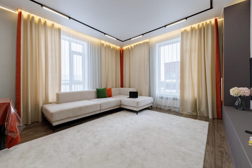 Bed, TV and multimedia, Living room, Photo of the whole room, Seating area, Bedroom