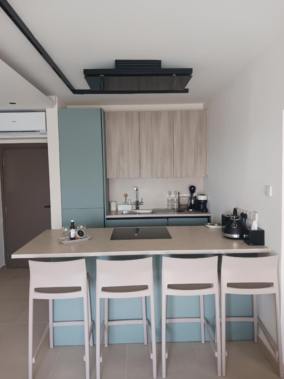 Kitchen or kitchenette, Dining area, stove