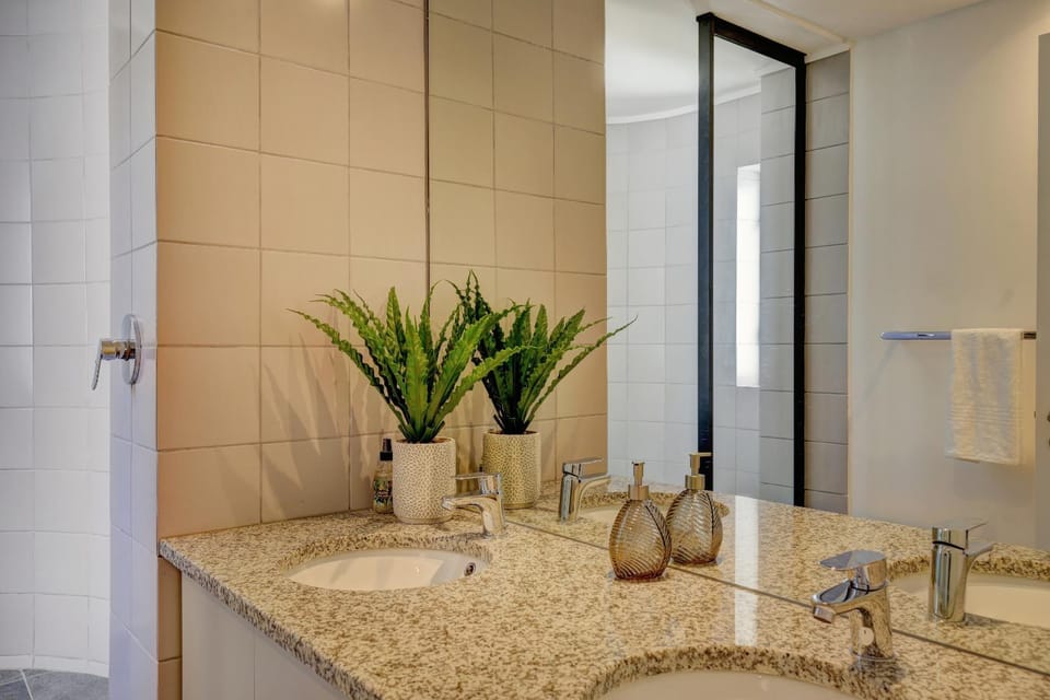 Bathroom, towels