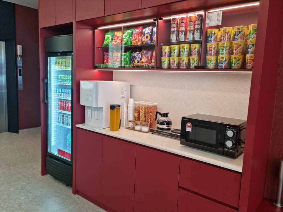 Coffee/tea facilities, Food and drinks, Food, minibar, oven