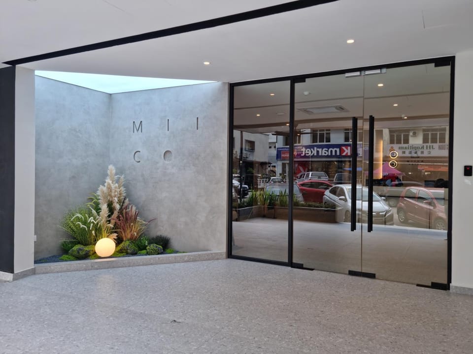 Facade/entrance