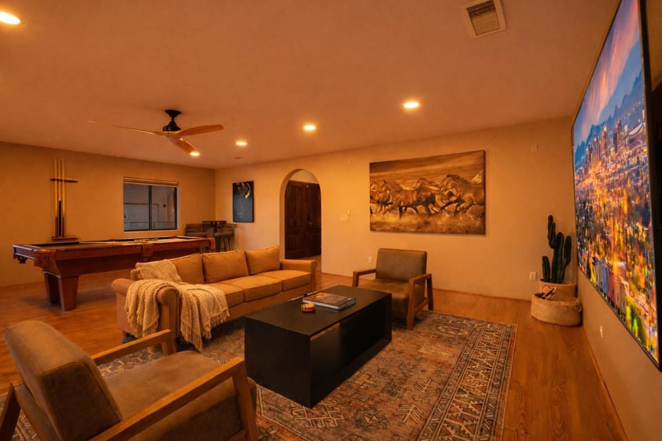 Billiard, Game Room, TV and multimedia, Seating area