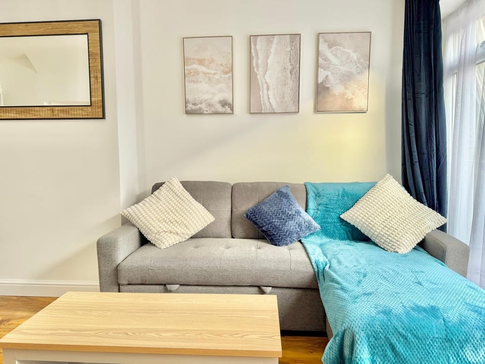 Spacious 2BR House near Elephant & Castle Zone 1-2 House in London Borough of Southwark