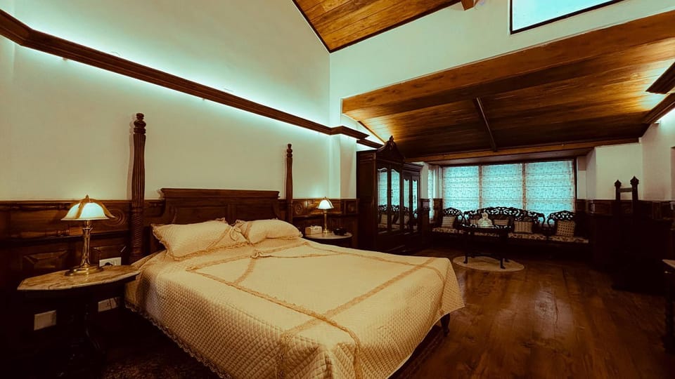 Milntown Bungalow 200 years old Colonial Stay in Coonoor House in Kerala