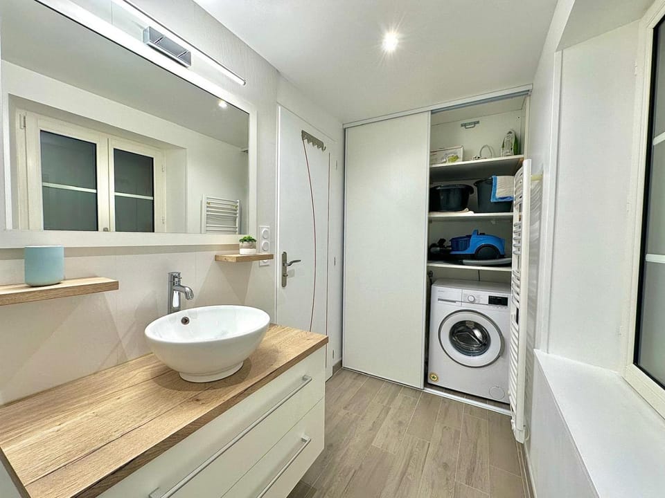 Bathroom, flat iron, washing machine