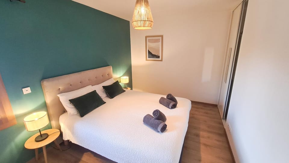 Bed, Bedroom