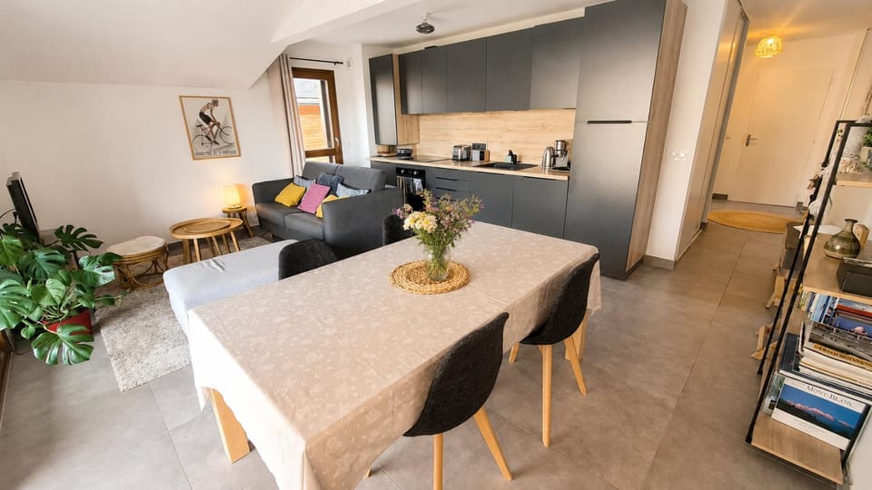 Dining area, kitchen