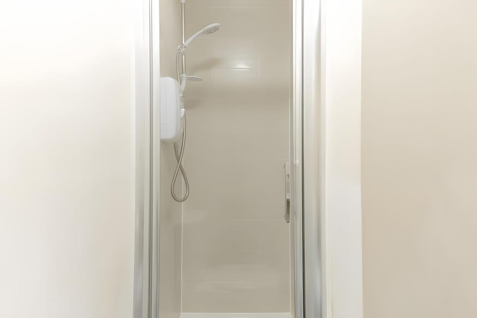 Large 4BR House - Easy Access to Manchester & Liverpool Apartment in Warrington