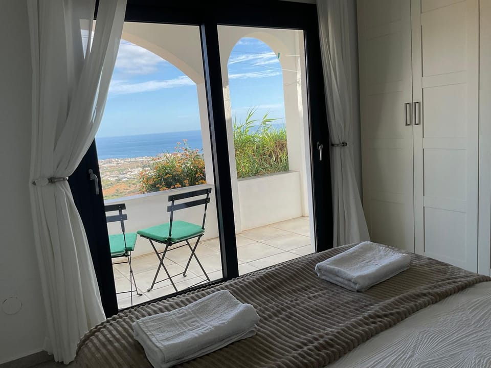 Bed, Bedroom, Sea view