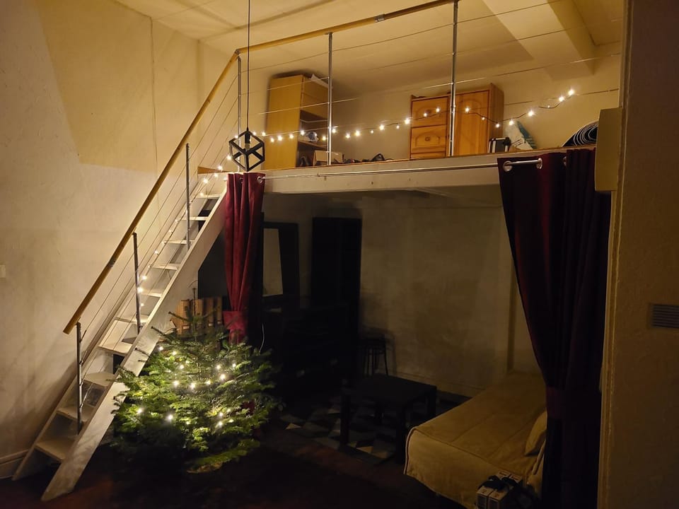 Bed, Living room