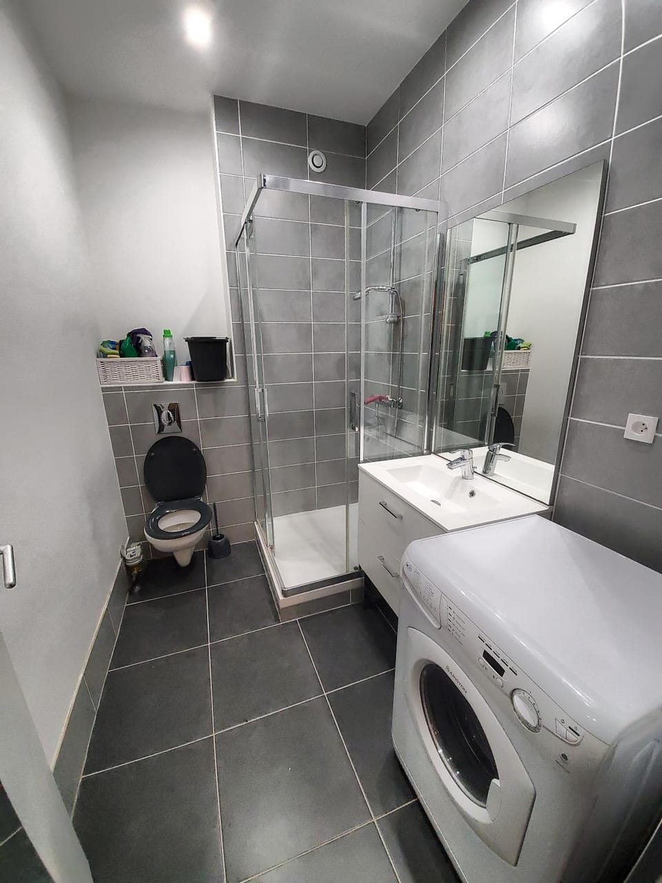 Toilet, Bathroom, washing machine
