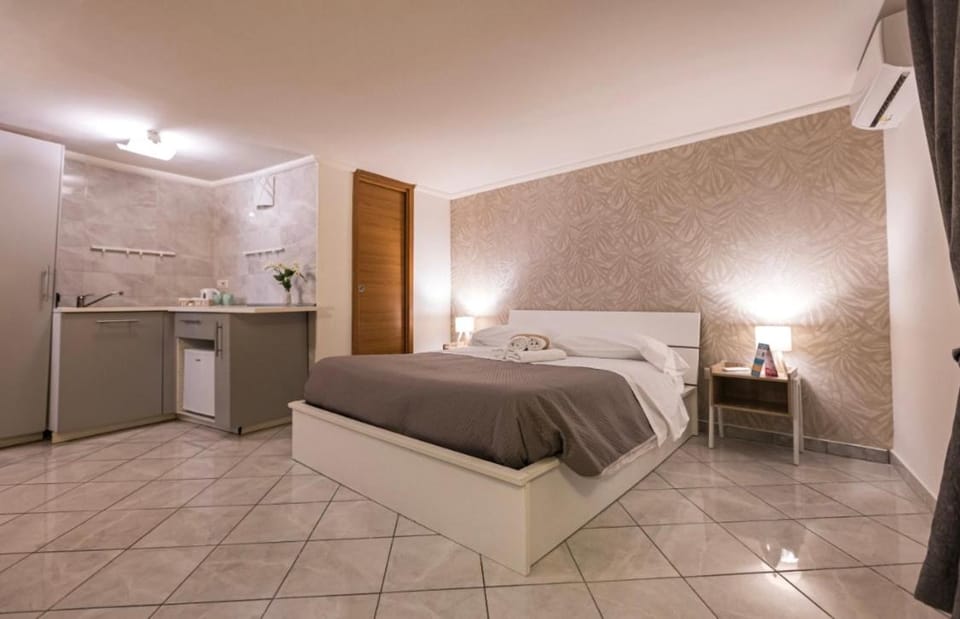 Chiaia Partenopeo Apartment in Naples