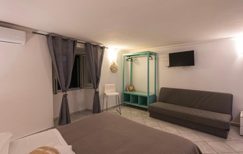 Chiaia Partenopeo Apartment in Naples