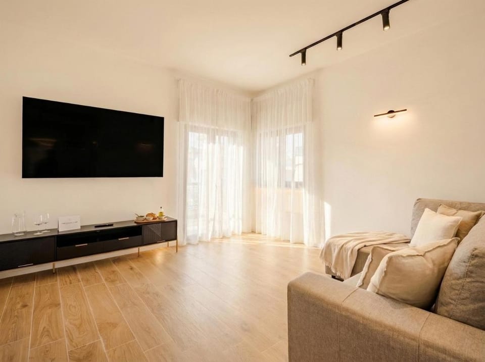 MareVista - Private Garden & Parking Apartment in Bari