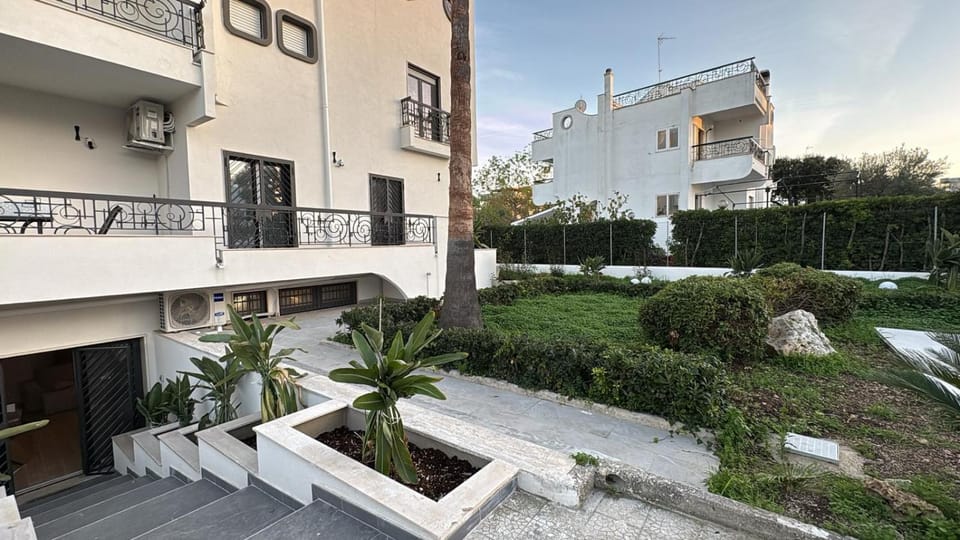 MareVista - Private Garden & Parking Apartment in Bari