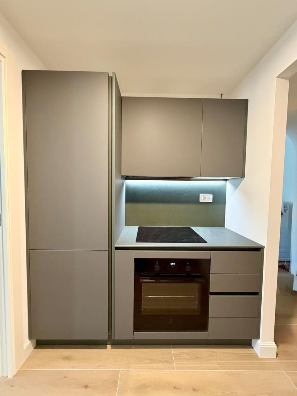 Kitchen or kitchenette, oven, stove