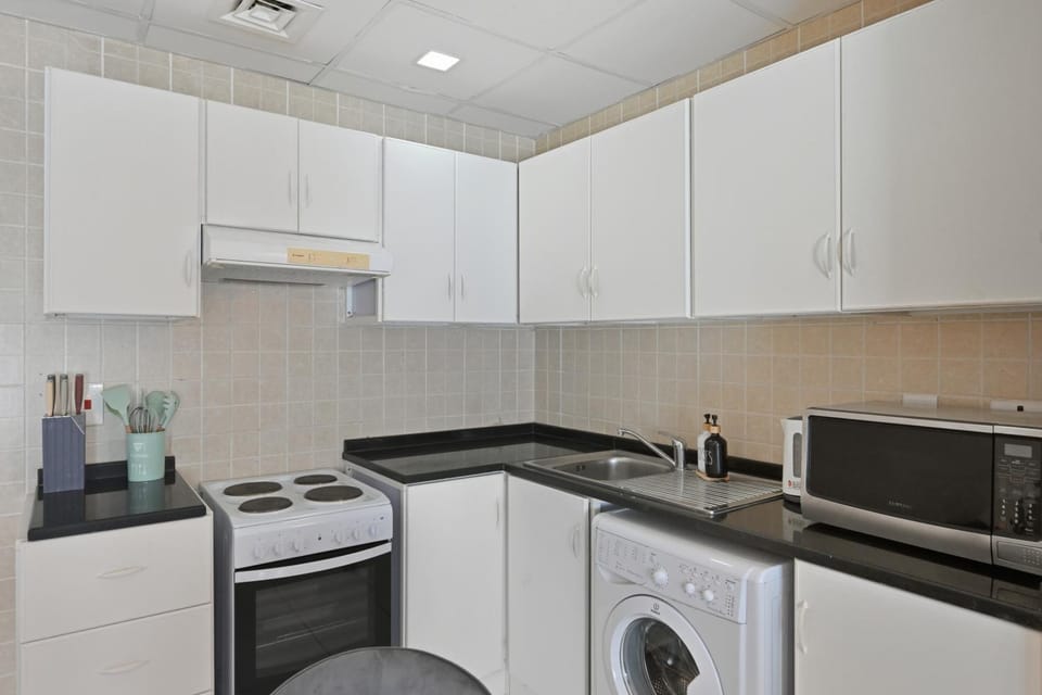 Kitchen or kitchenette, oven, stove, washing machine