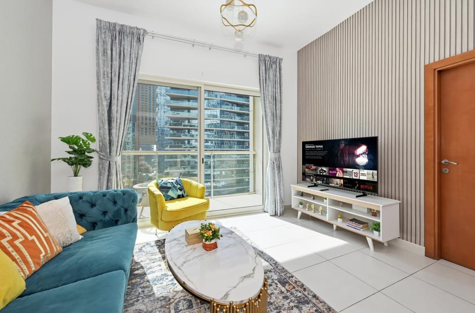 TV and multimedia, Living room, Seating area, Evening entertainment