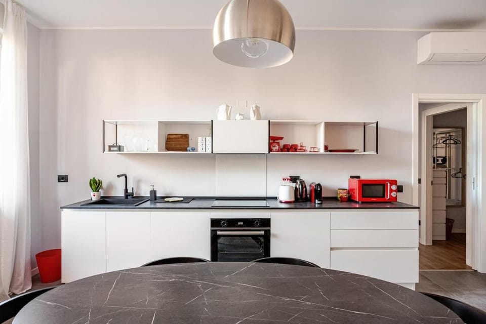 Coffee/tea facilities, Kitchen or kitchenette, stove, toaster