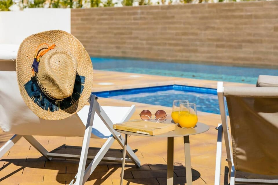 Day, Pool view, Swimming pool, sunbed