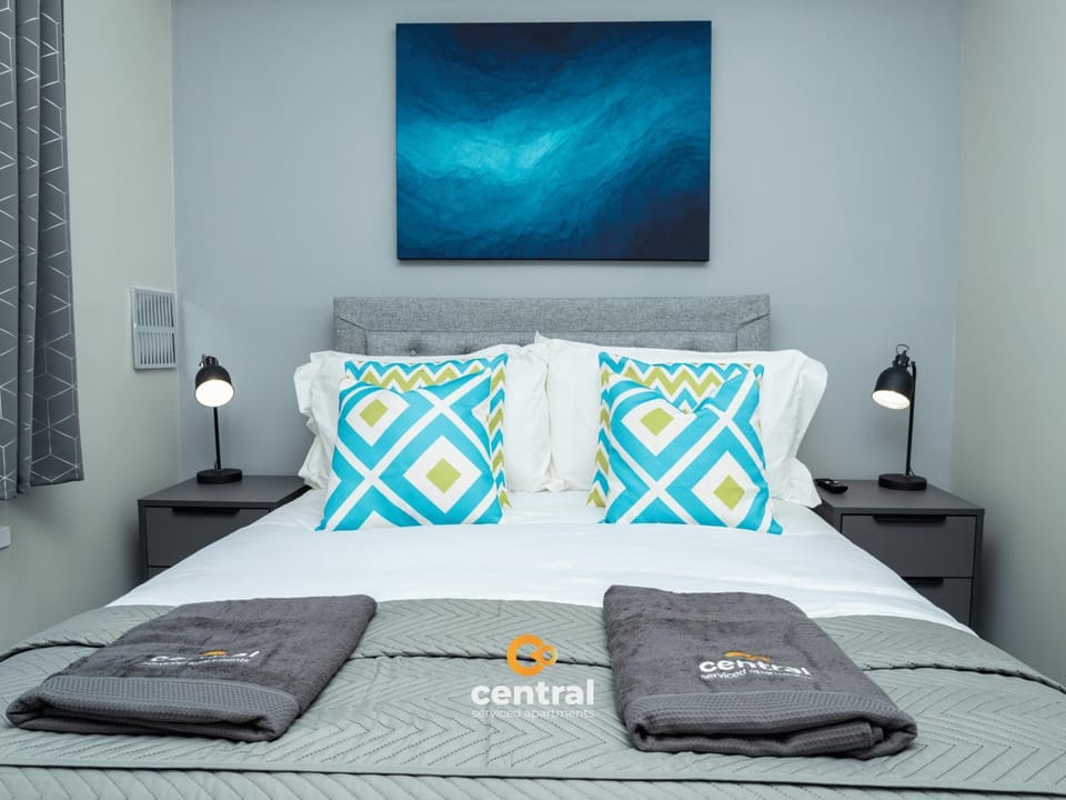 Bed, Photo of the whole room, Bedroom, towels