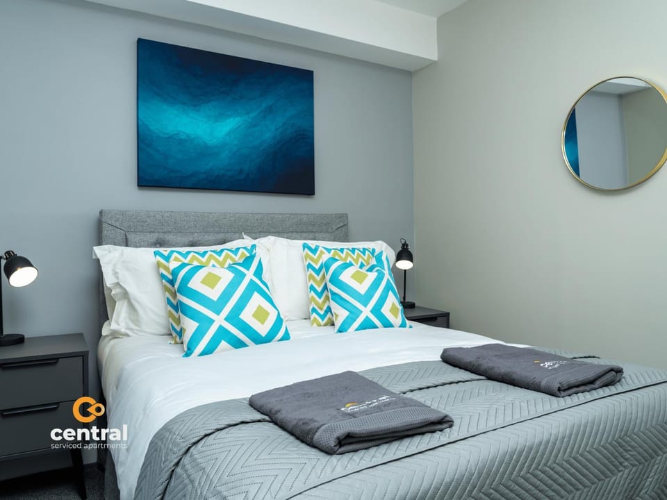 Bed, Photo of the whole room, Bedroom, towels