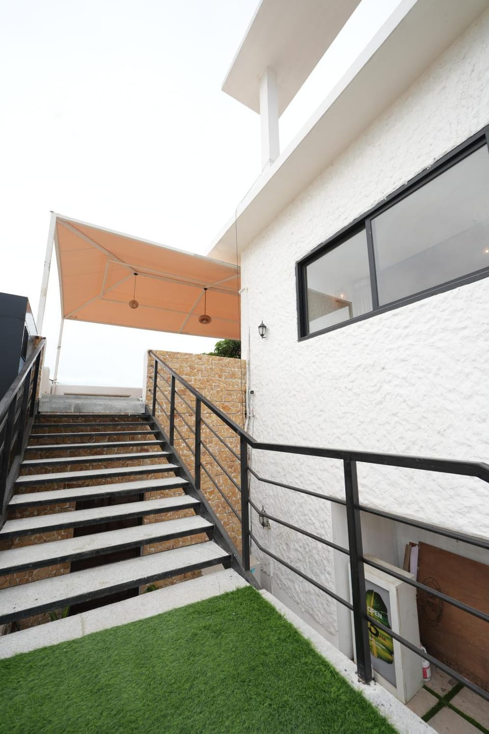 Facade/entrance