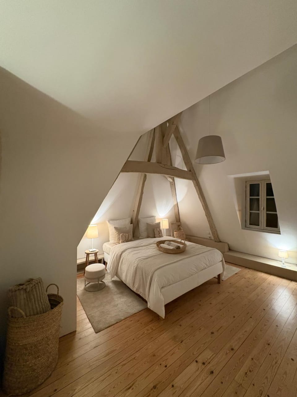 Bed, Photo of the whole room, Bedroom, towels