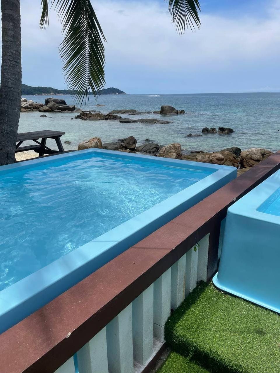 Pool view, Sea view