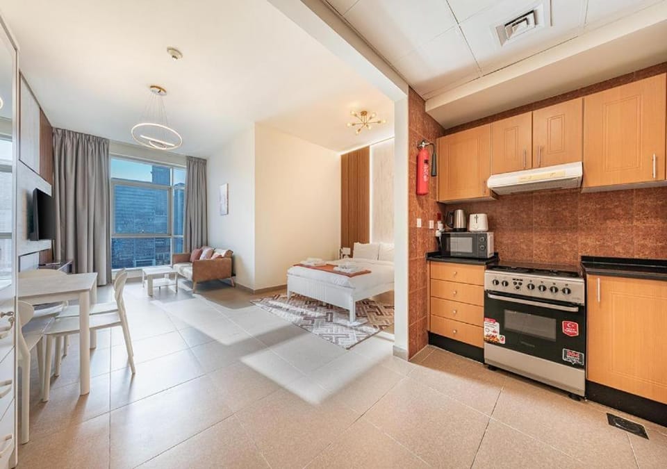 Kitchen or kitchenette, Dining area, oven, toaster
