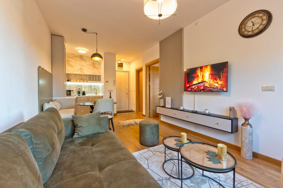 TV and multimedia, Kitchen or kitchenette, Living room, Seating area, Dining area, cot