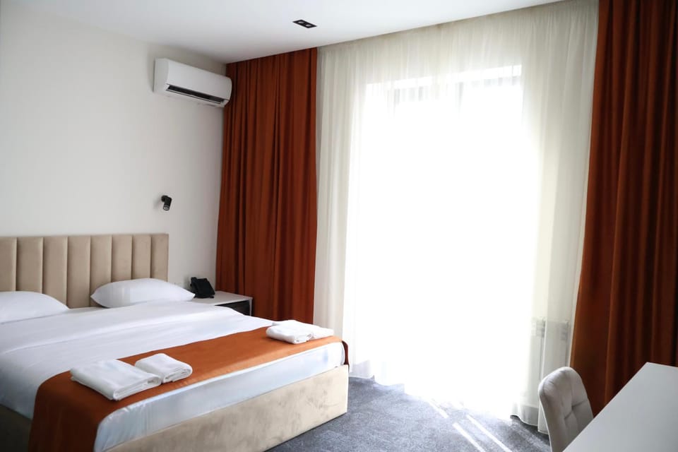 Bed, Bedroom, air conditioner