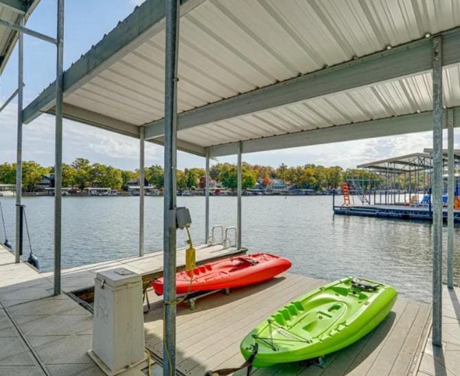 Lakefront Home 5BD3BA DockGrillsDeckKayaks-16 House in Lake of the Ozarks