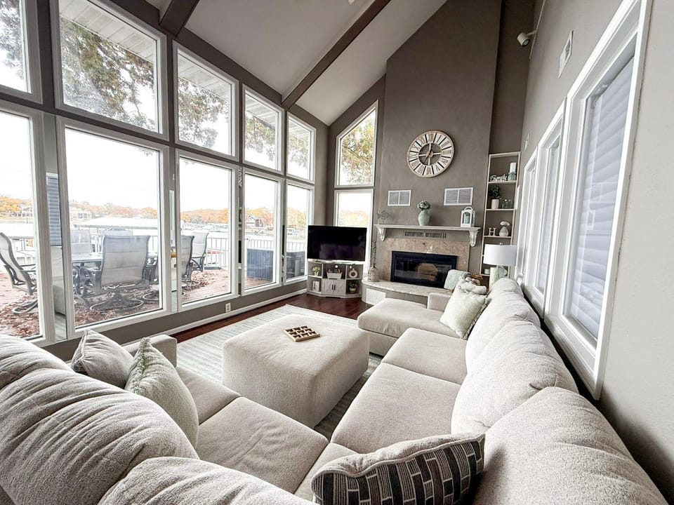 Lakefront Home 5BD3BA DockGrillsDeckKayaks-16 House in Lake of the Ozarks
