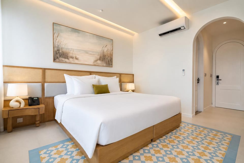 Bed, Photo of the whole room, Bedroom, air conditioner