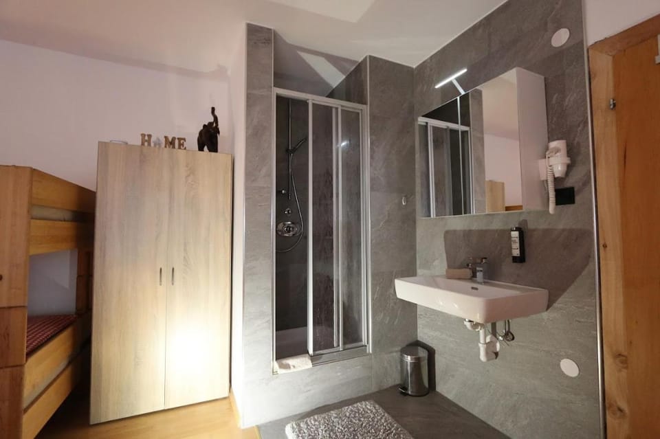 Shower, towels