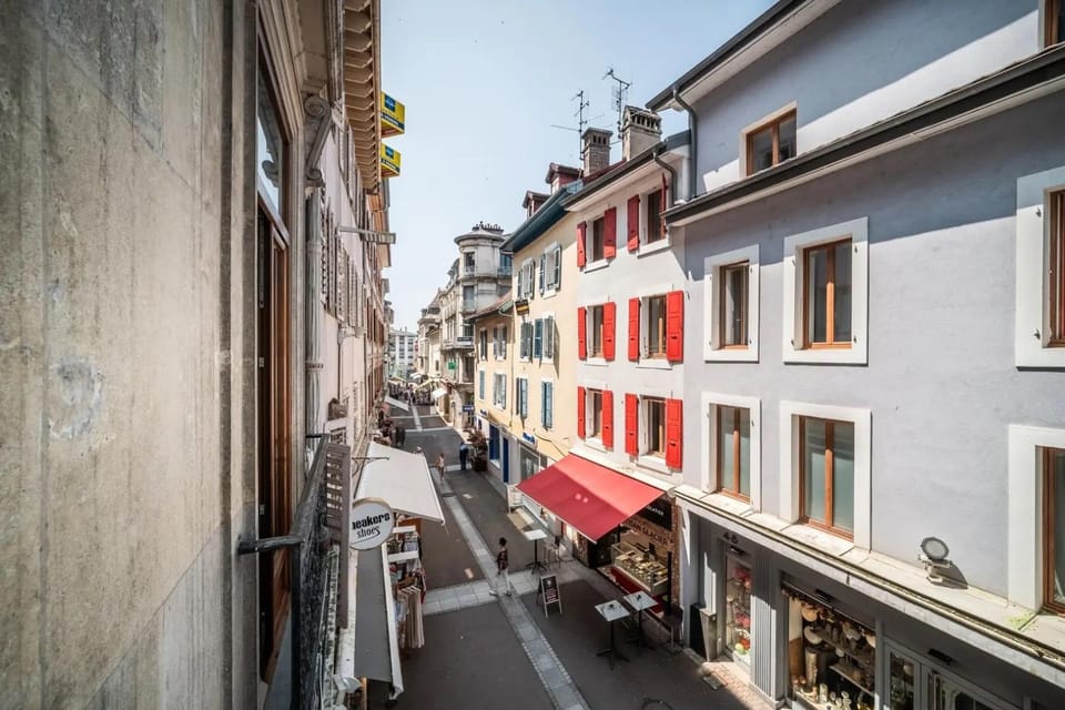 Neighbourhood, City view, Street view, Location