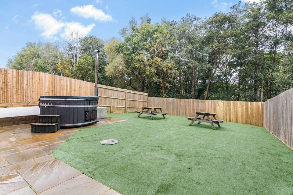 The Roost Group - 5 Bed House Hot Tub Near Beach House in Hastings