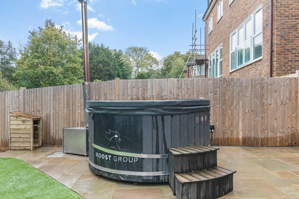 The Roost Group - 27 Guests Two Homes Hot Tub House in Hastings