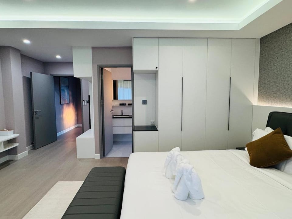 Photo of the whole room, Bedroom